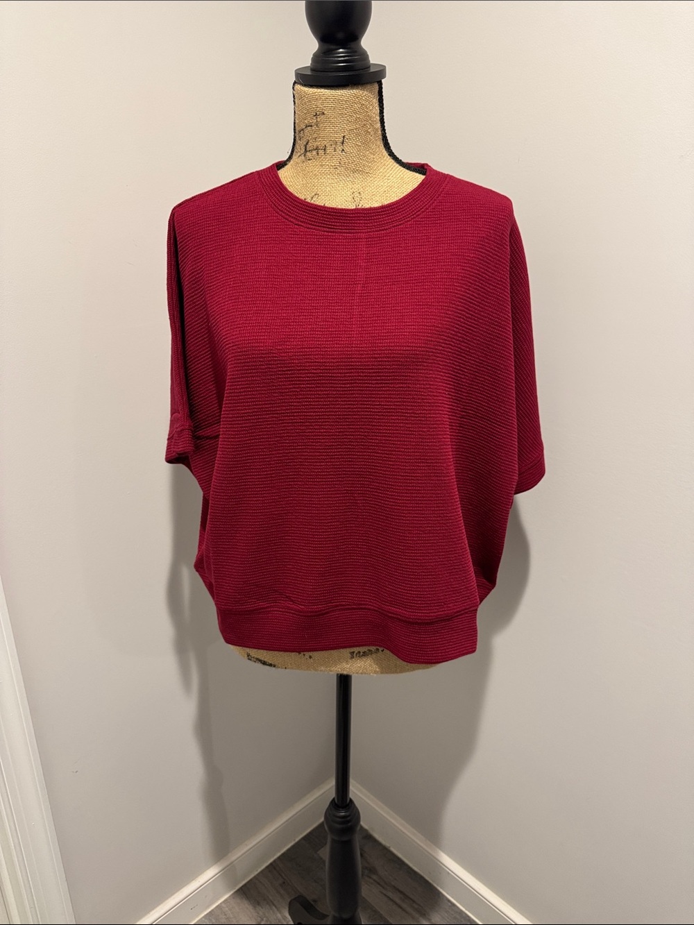 NWT Zenana Women's Short Sleeve Crewneck Top in Cabernet